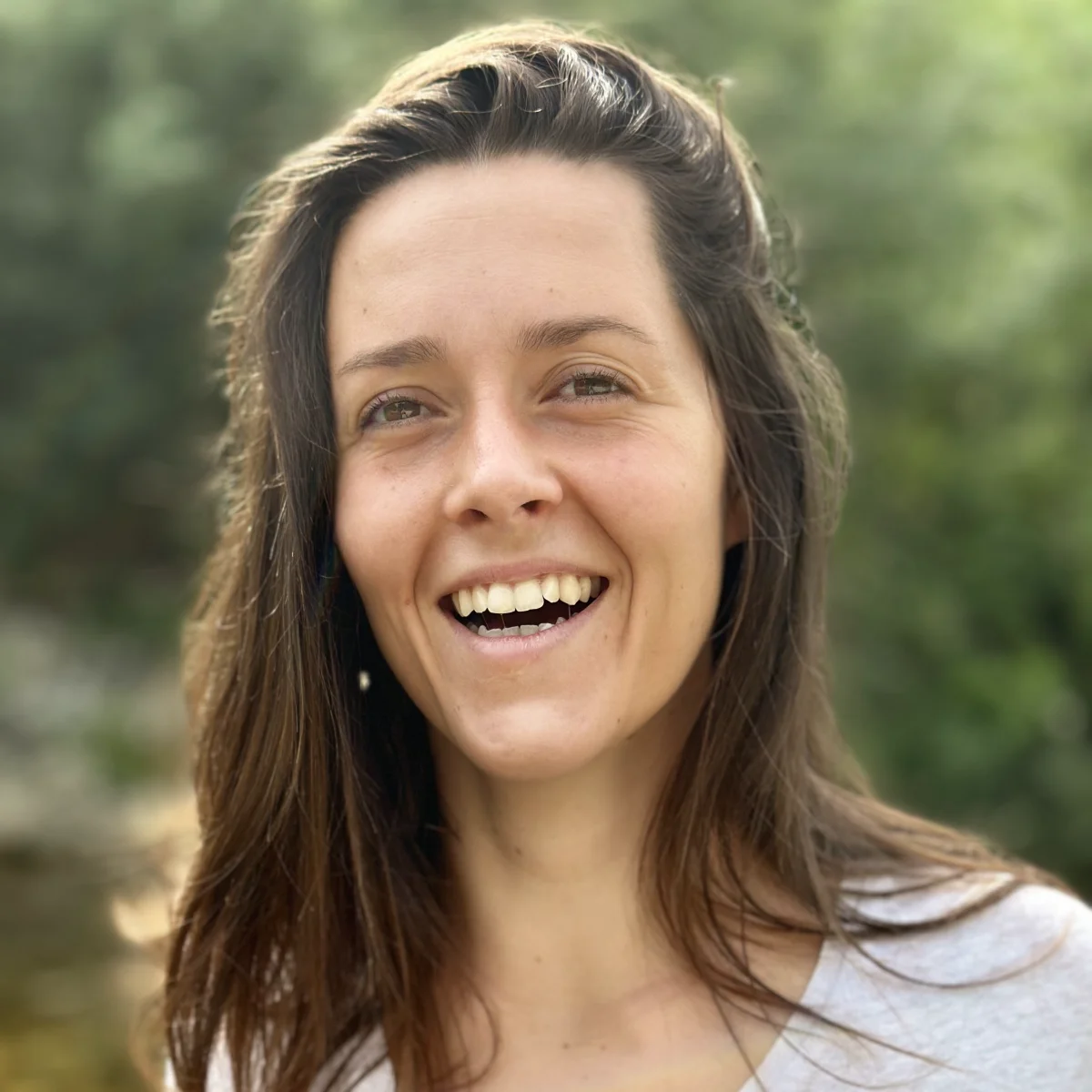 Portrait de Marine Chambat, fondatrice de Cap Toi M’aime, éducatrice et spécialiste du refus scolaire à Genève.